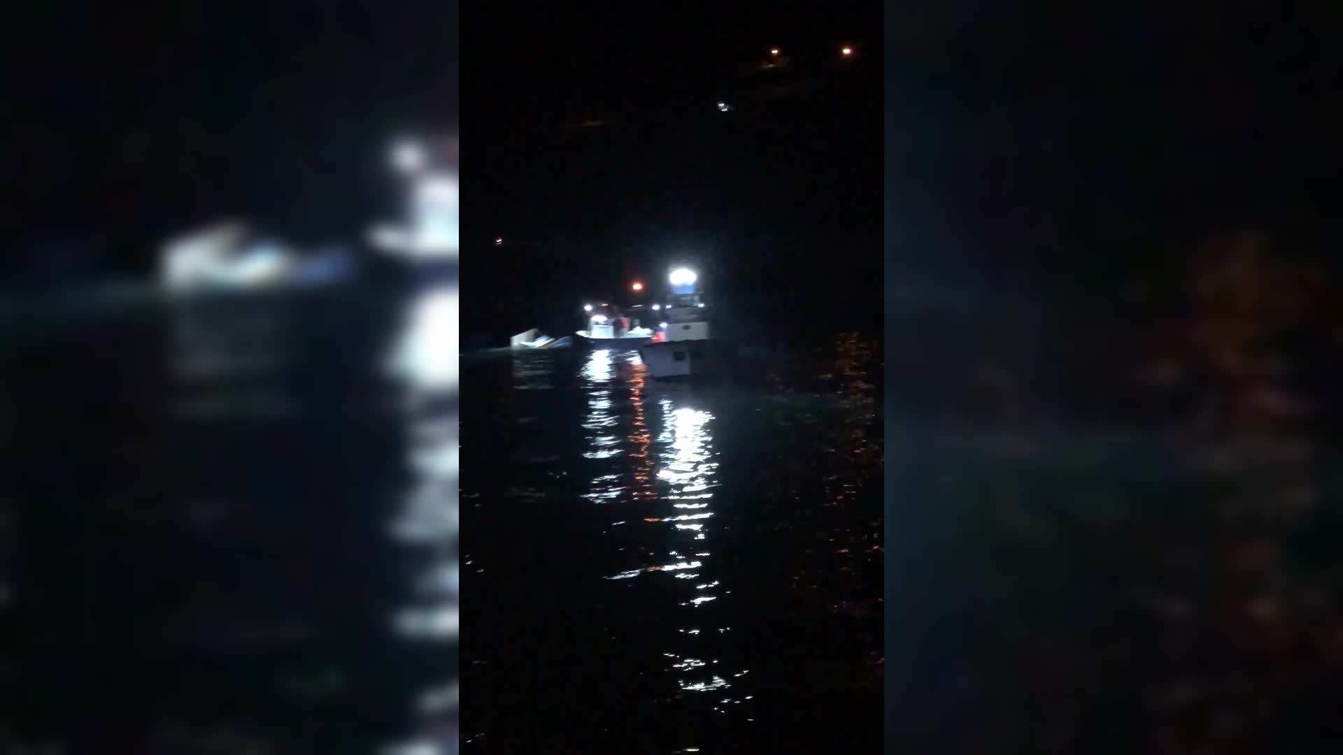 Sinop'ta balıkçı teknesi kayalıklara çarptı, diğer balıkçılar tarafından kurtarıldı